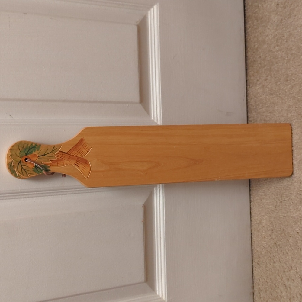 Cutting board with palm tree detail